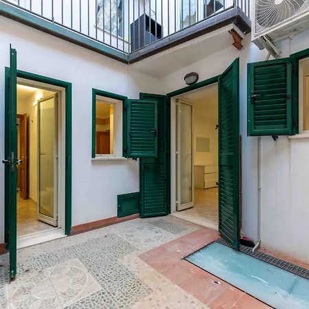 John's House צ'פאלו