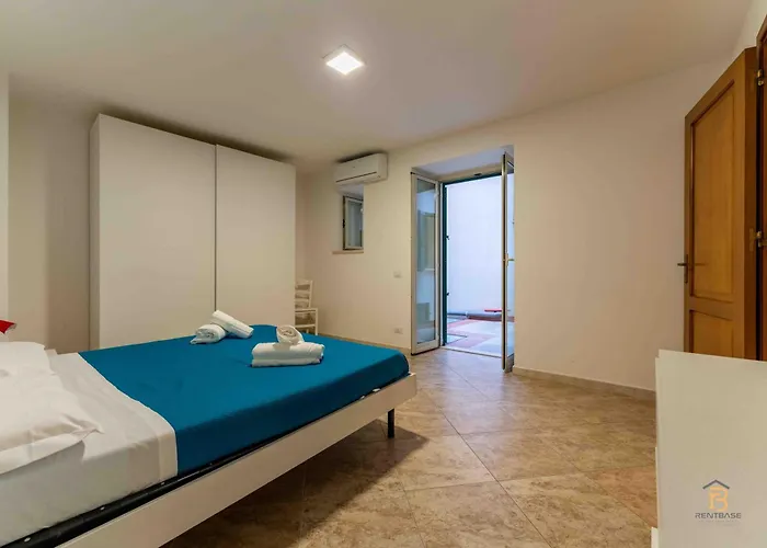 John's House Чефалу